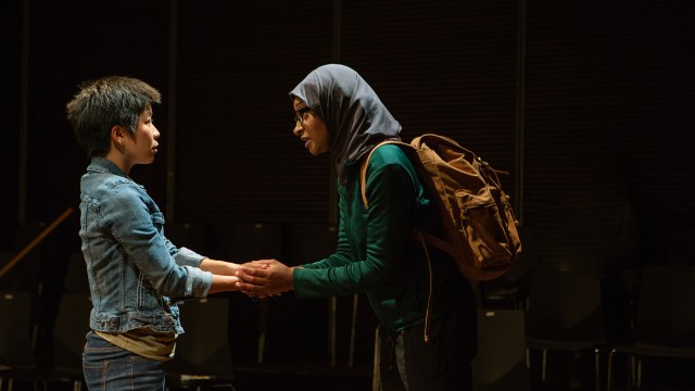 Sarah (Sango Tajima) receives a warning from Soha (Sam Jackson).